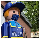 THW-Playmobil mit Maske